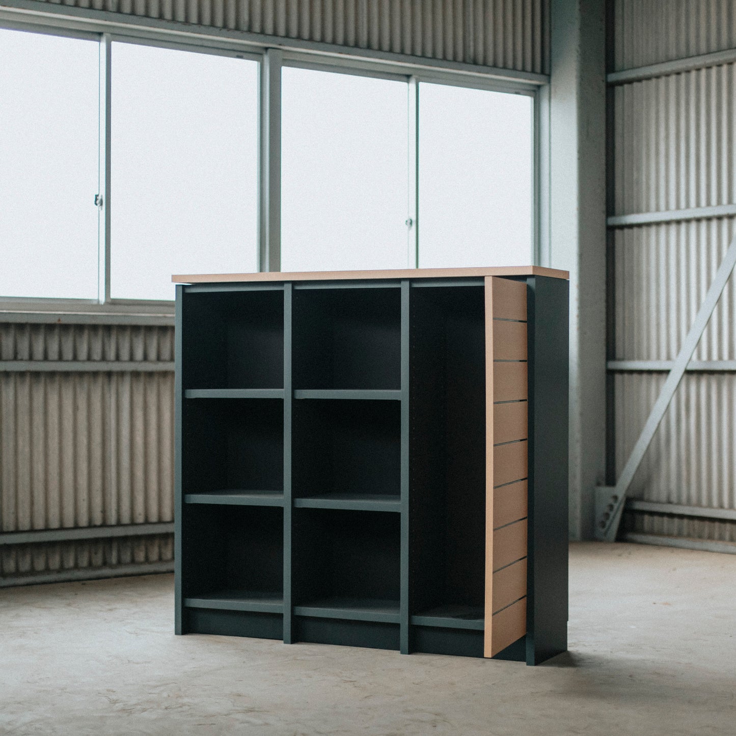 パネル付きキャビネット｜Cabinet with front panel